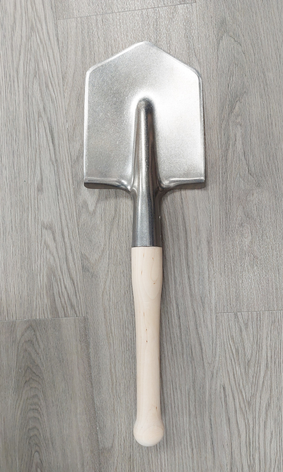 100% Titanium Lightweight Large Shovel Durable Sharp Edges Solid Wood 10″ Handle