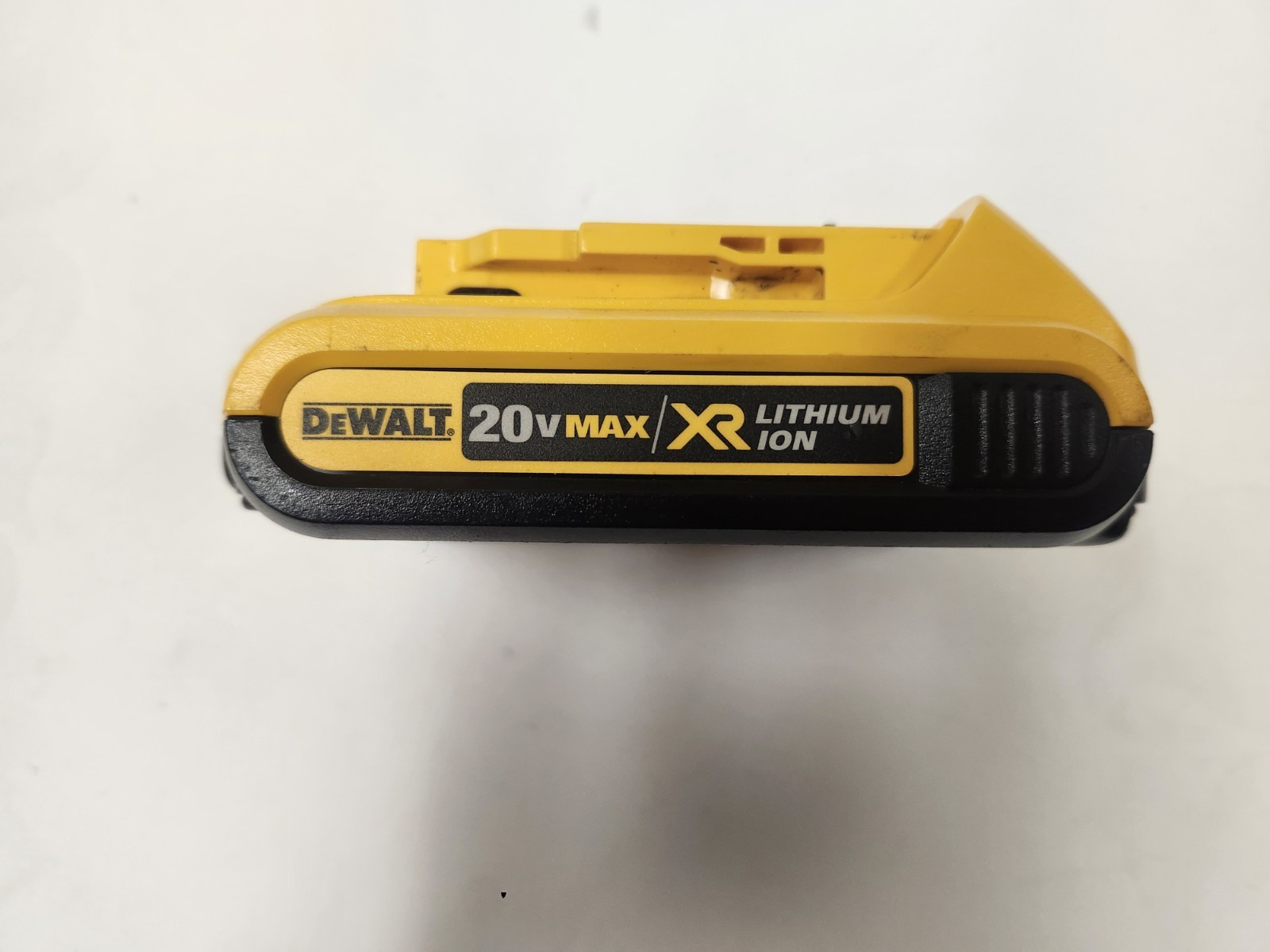 Dewalt DCF885 20V MAX 1/4″ Brushed Impact Driver with Battery **MINT**
