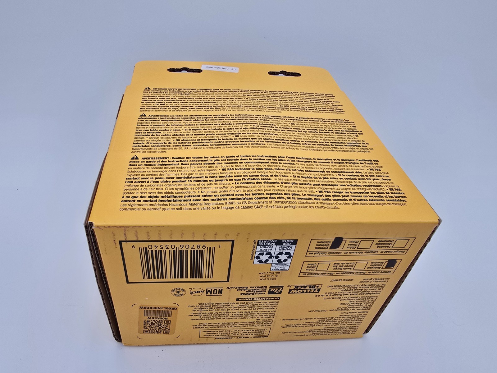 DeWALT 20V/60V MAX FLEXVOLT Lithium-Ion 9Ah Battery & Fast Charger Kit DCB609-C