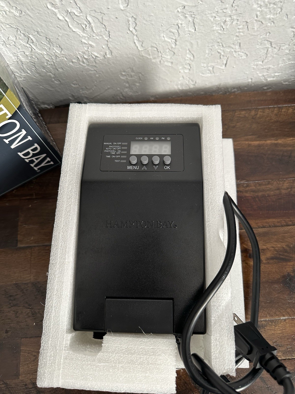 HAMPTON BAY 120W Landscape Lighting Transformer w/Dusk-to-Dawn 1011921002