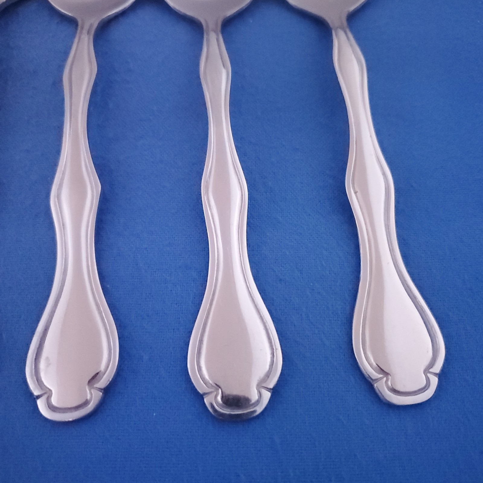 Hampton Unknown Pattern (4) Dinner Forks, (4) Salad Forks & (3) Soup Spoons