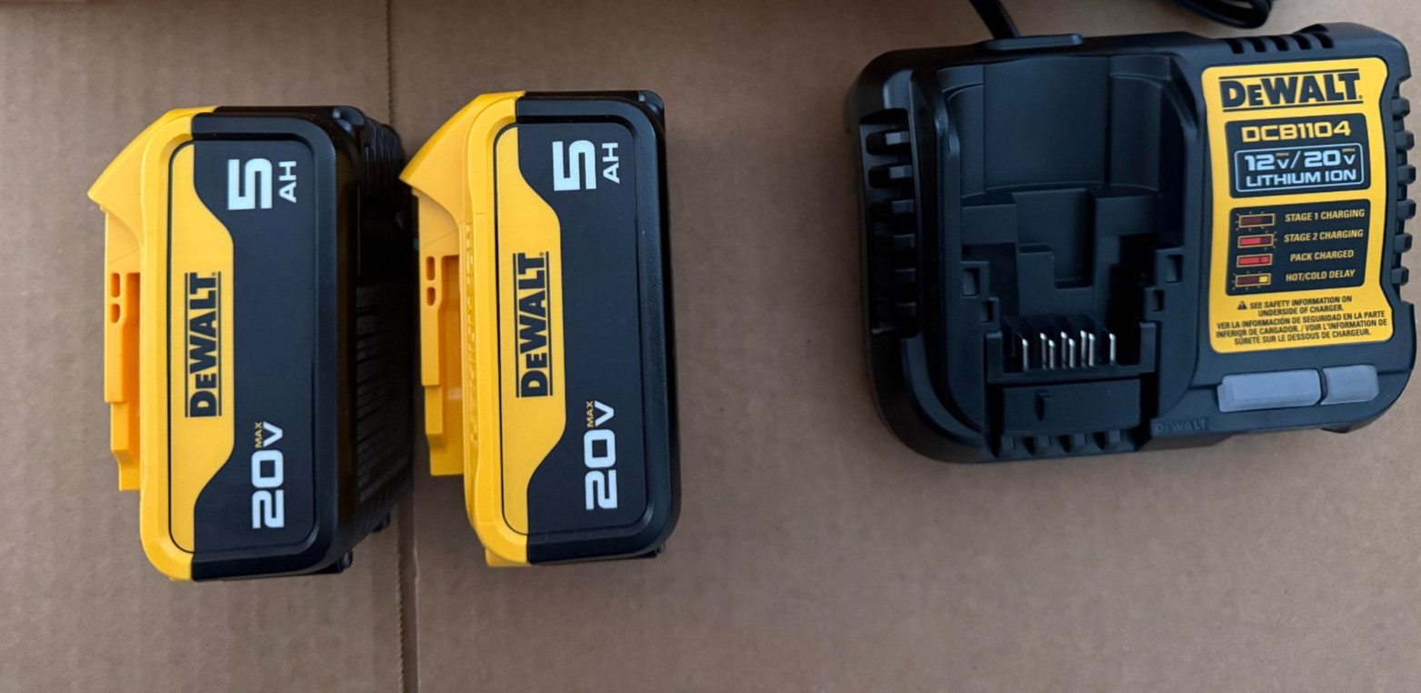 Genuine DeWalt DCB205-2C 20V MAX XR Lithium-Ion 5Ah Two Battery Starter Kit