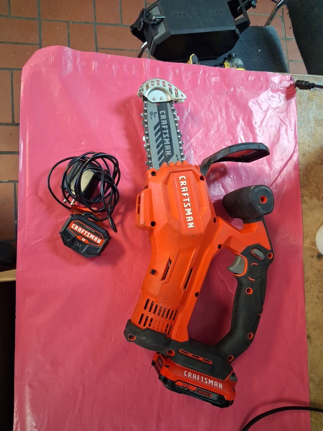 CRAFTSMAN V20 6″ Cordless Pruning Saw Kit with Battery and Charger In Box