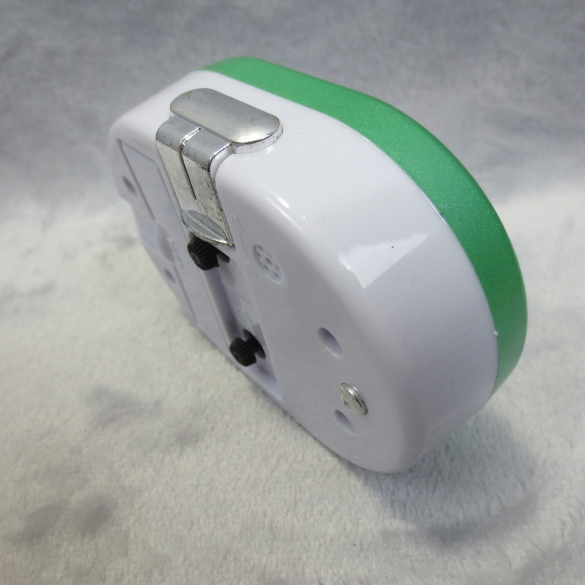 Travel Analog Alarm Clock Battery Operated Green & White Small Desktop 3.5″