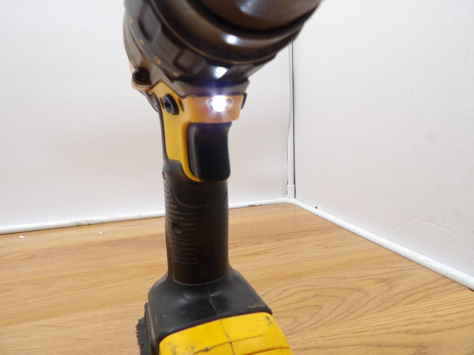 DeWalt Impact Driver DCF885 20V MAX 1/4″ Cordless & Dewalt 1/2″ Drill-READ!!!!