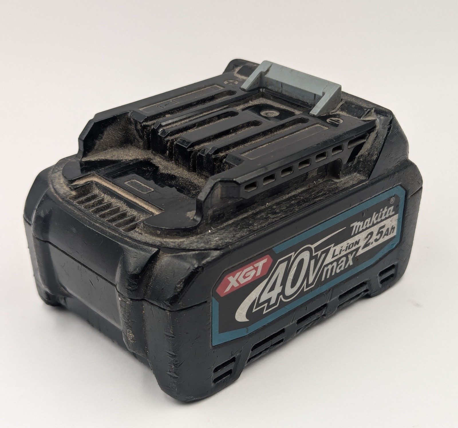Nonworking Makita 40v BL4025 XGT Lithium 2.5Ah Battery for Parts/Repair OEM