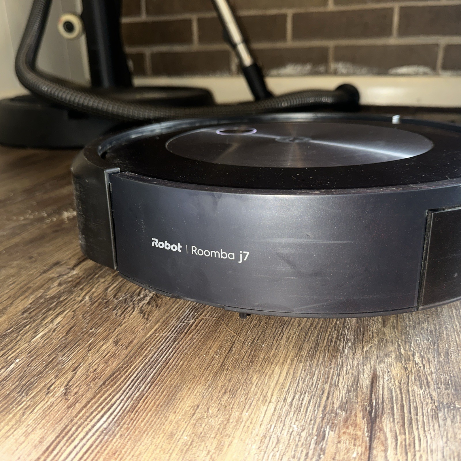 IRobot Roomba J7+ Wi-Fi Self-Empty Robot Vacuum (j7550)(RVE-Y1)