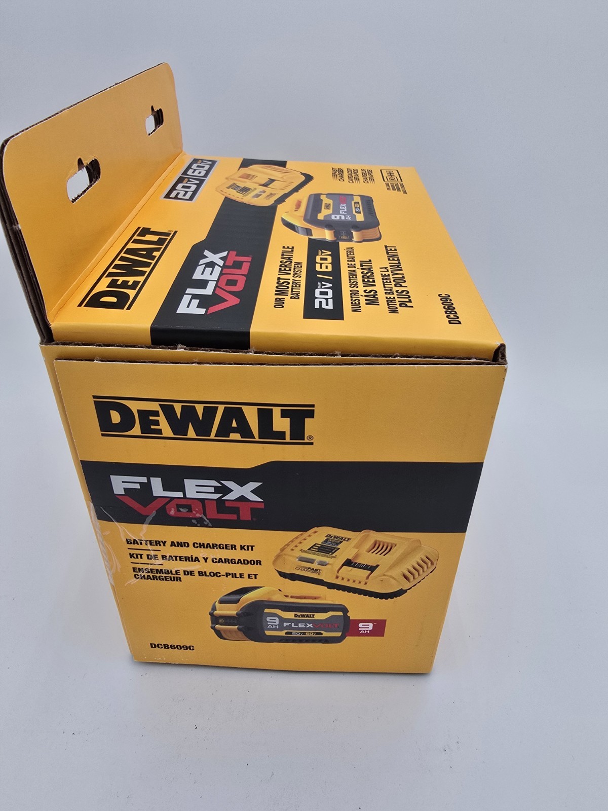 DeWALT 20V/60V MAX FLEXVOLT Lithium-Ion 9Ah Battery & Fast Charger Kit DCB609-C