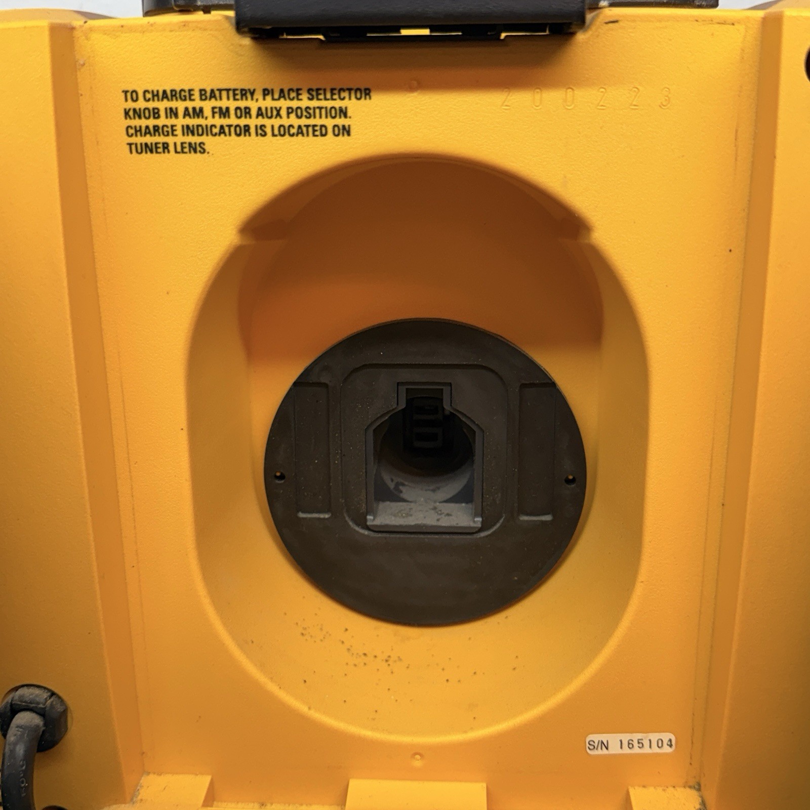 DEWALT Cordless JOBSITE Radio Charger AM/FM 1-HR NiCd Battery Charger 18v Tested