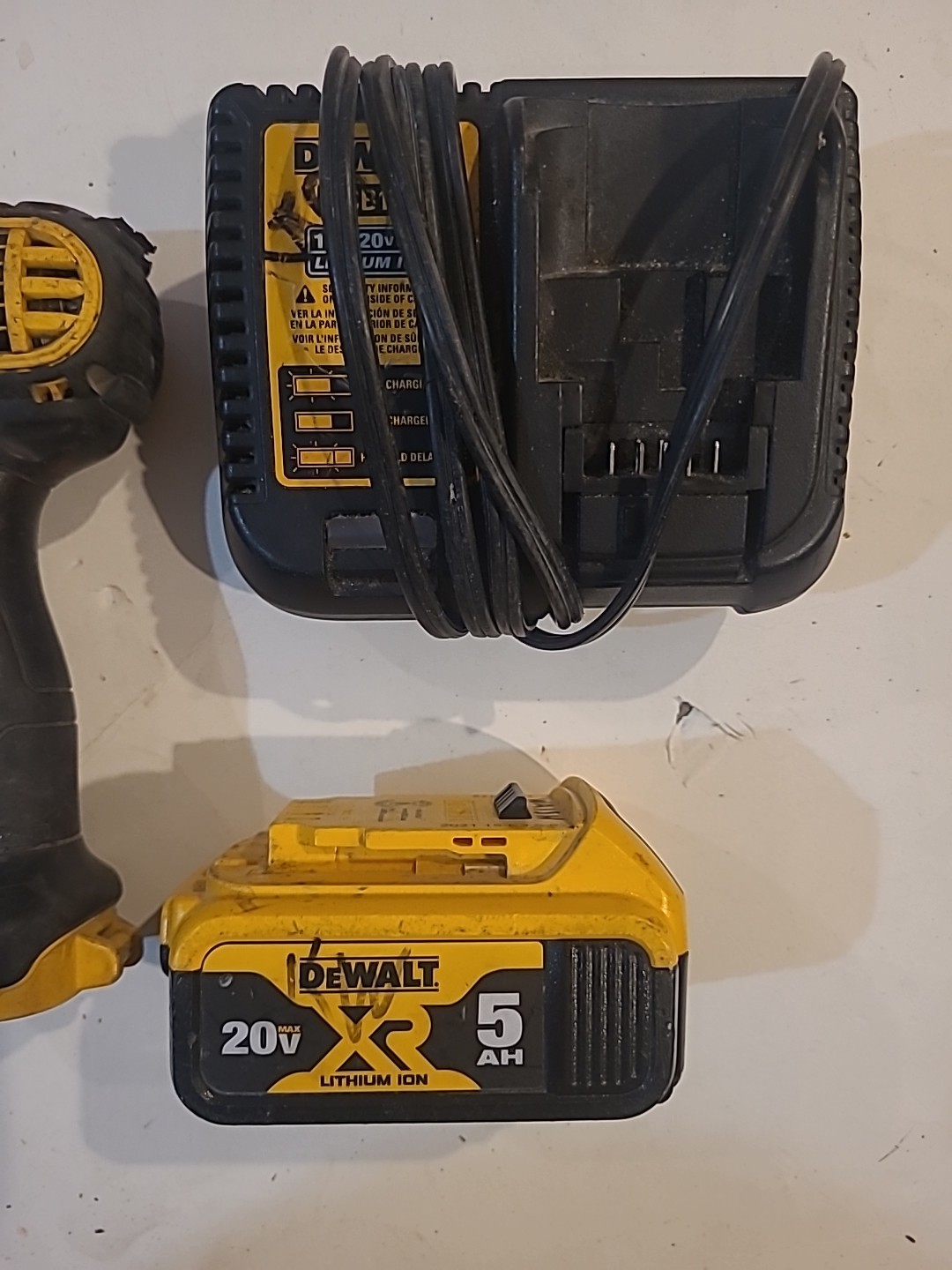 DeWalt DCF885 1/4″ Impact Driver w/ Battery & Charger *Pre-owned*