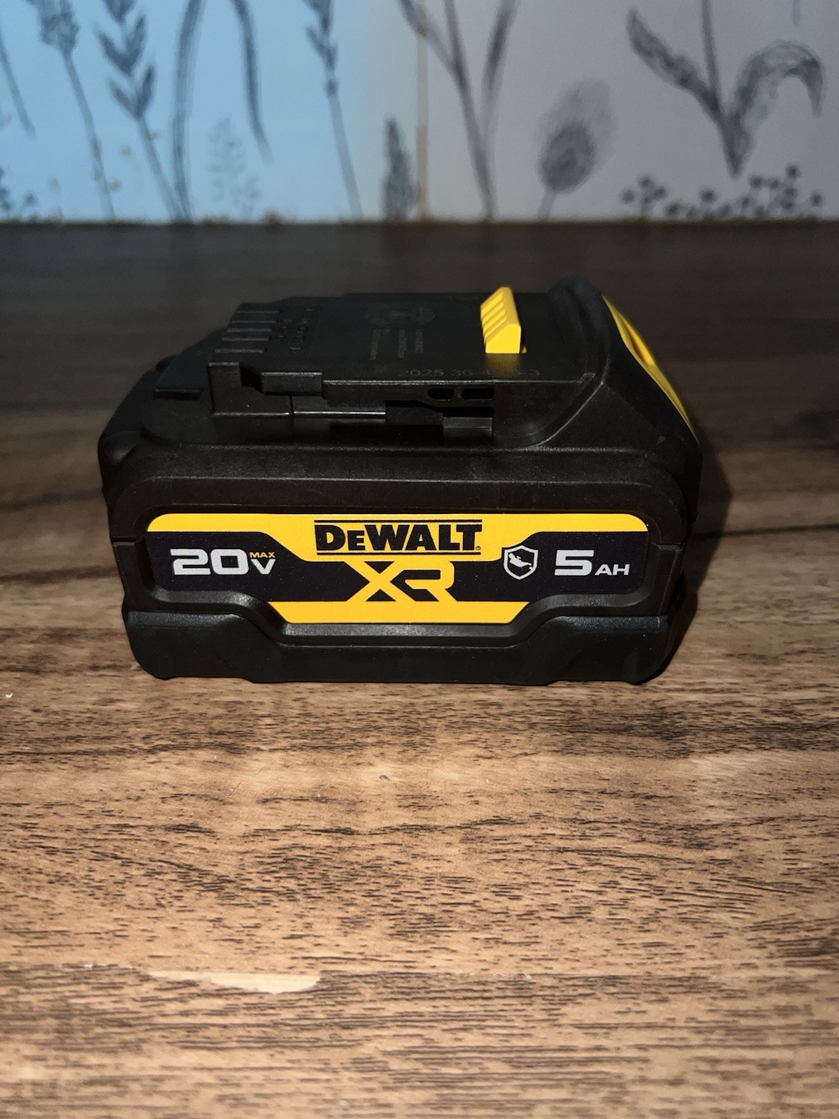 DEWALT 20V MAX 5Ah Lithium Ion Battery DCB205G, Oil Resistant, Yellow