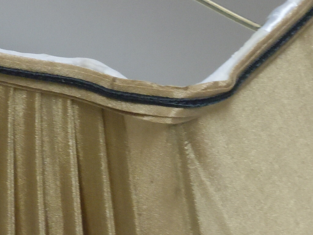 BEAUTIFUL SHANTUNG GOLD PLEATED SILK FABRIC RECTANGULAR LAMP SHADE SOME FLAWS