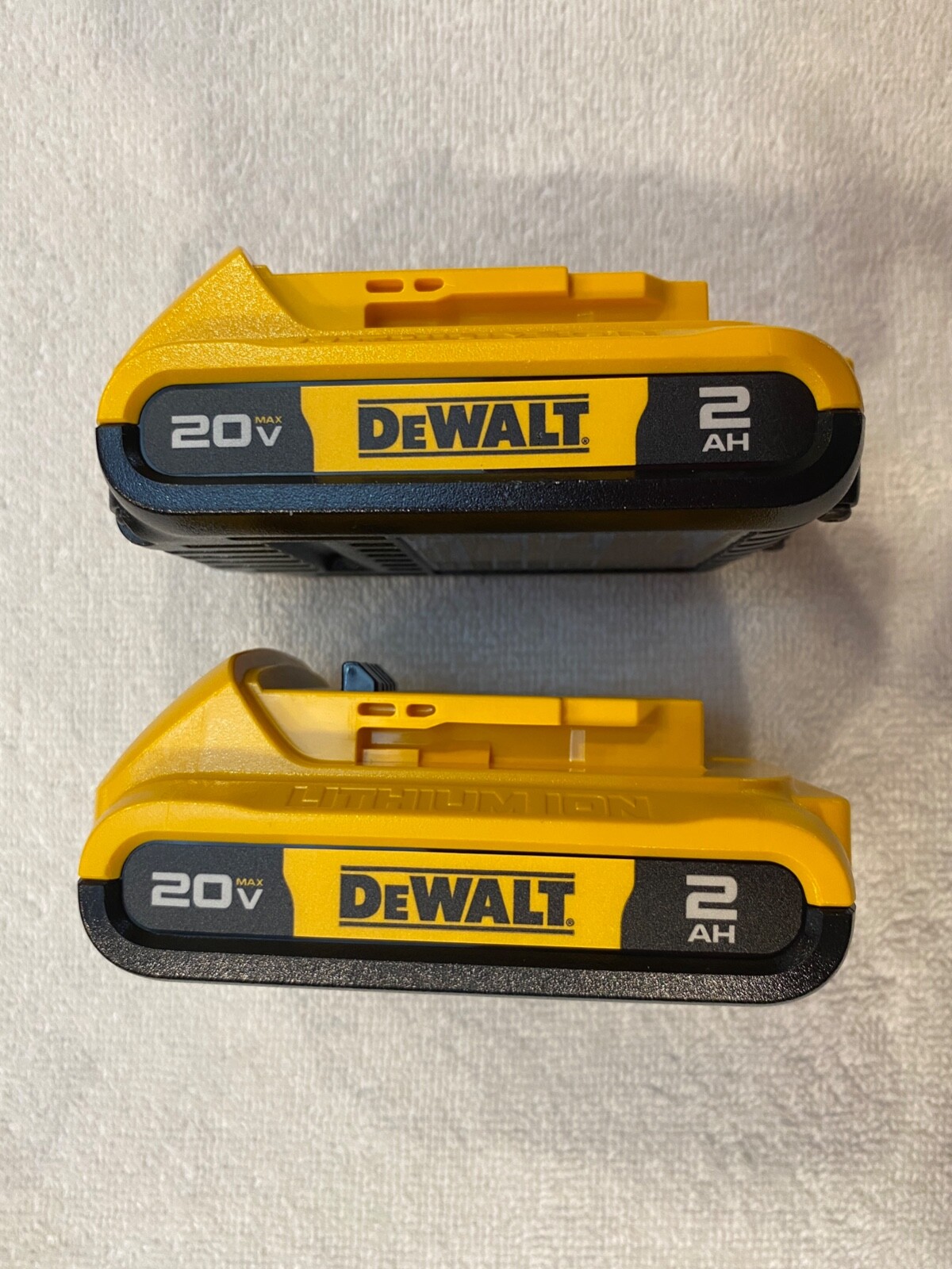 2 New Dewalt DCB203 20V Max Batteries 2.0Ah Lithium Ion Li-Ion 20 Volt DCB203-2