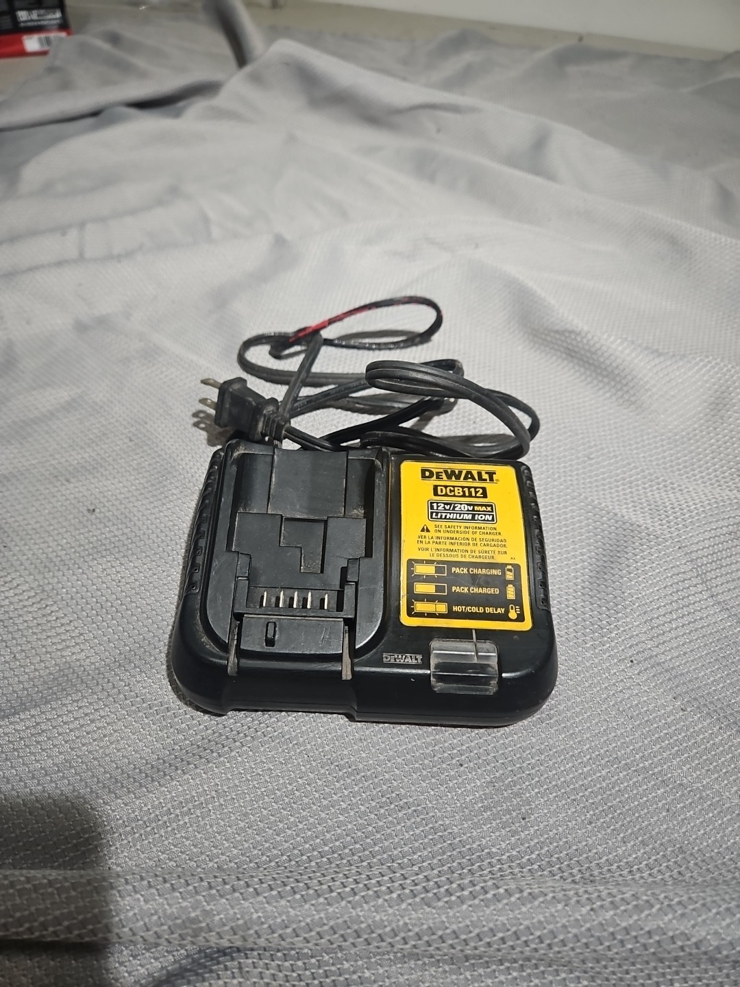 Battery Charger Dewalt DCB101 12V-20V Max Li-ion