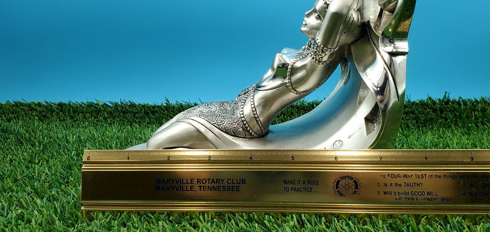 (1) Made In Italy Recuerdo Silver Painted 2.9lb Woman Bookend 7½”×7½”×5″ *FLAWS