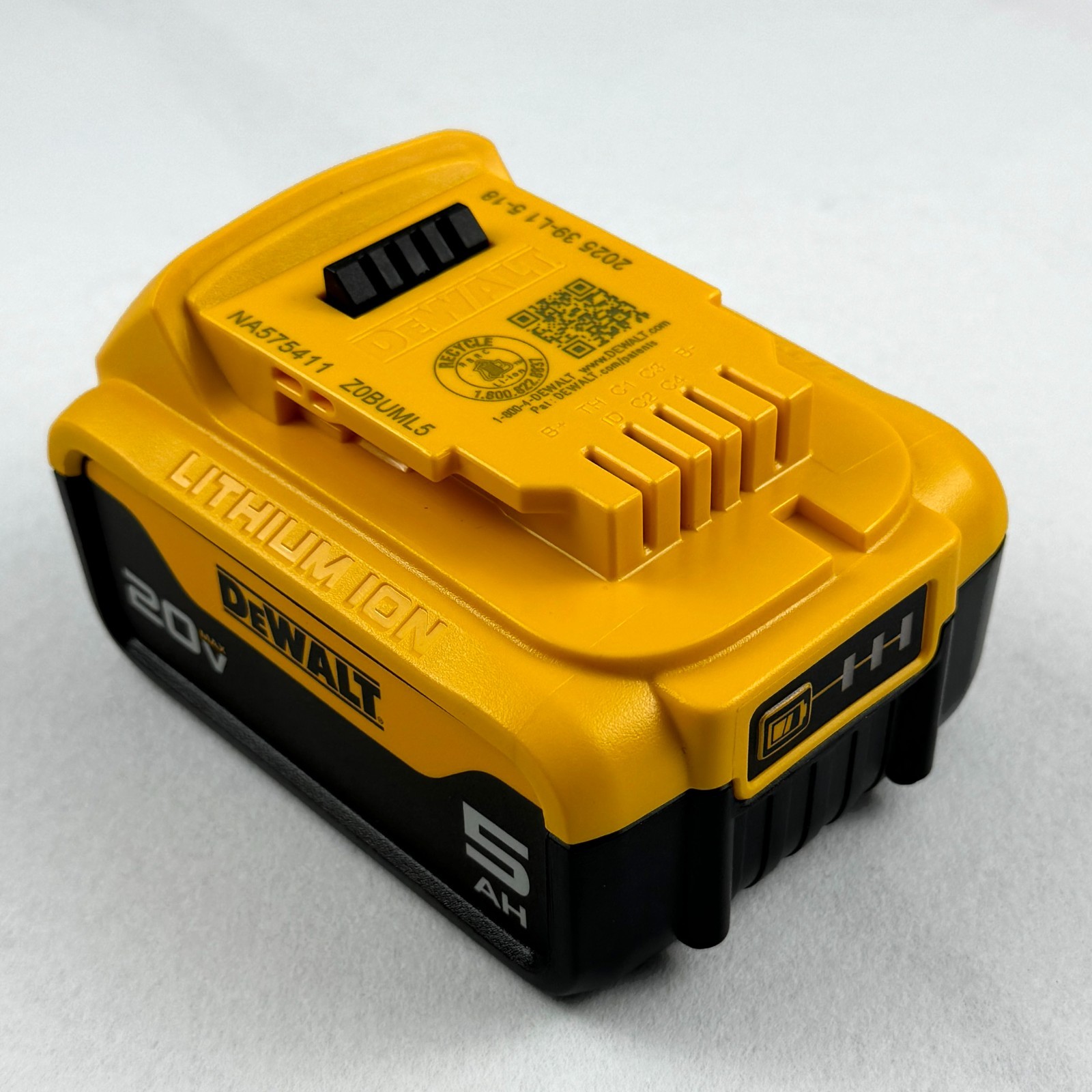 2 Pack DEWALT DCB205-2 20V MAX Premium Lithium-Ion 5.0Ah Battery