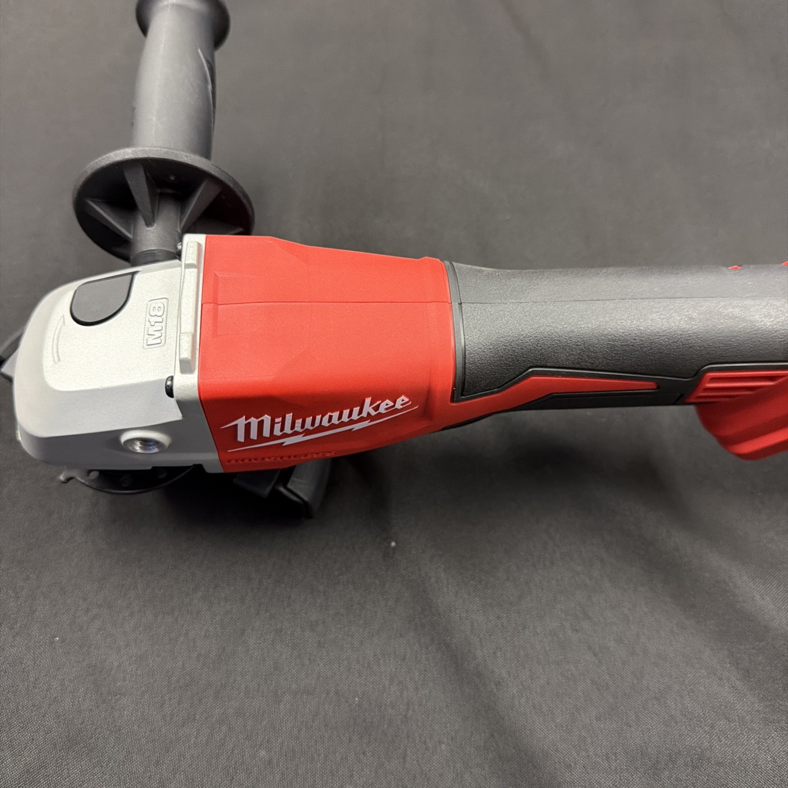 Milwaukee Tool 2686-20 M18 Brushless 4-1/2″ / 5″ Cut-Off Grinder, Paddle Switch