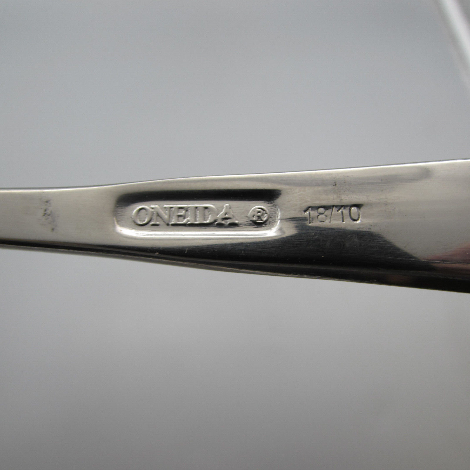 Oneida Stainless MODA (GLOSSY) Oval Soup / Place Spoons – Set of Twelve * (VIET)
