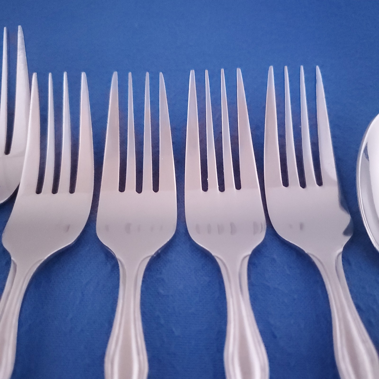 Hampton Unknown Pattern (4) Dinner Forks, (4) Salad Forks & (3) Soup Spoons
