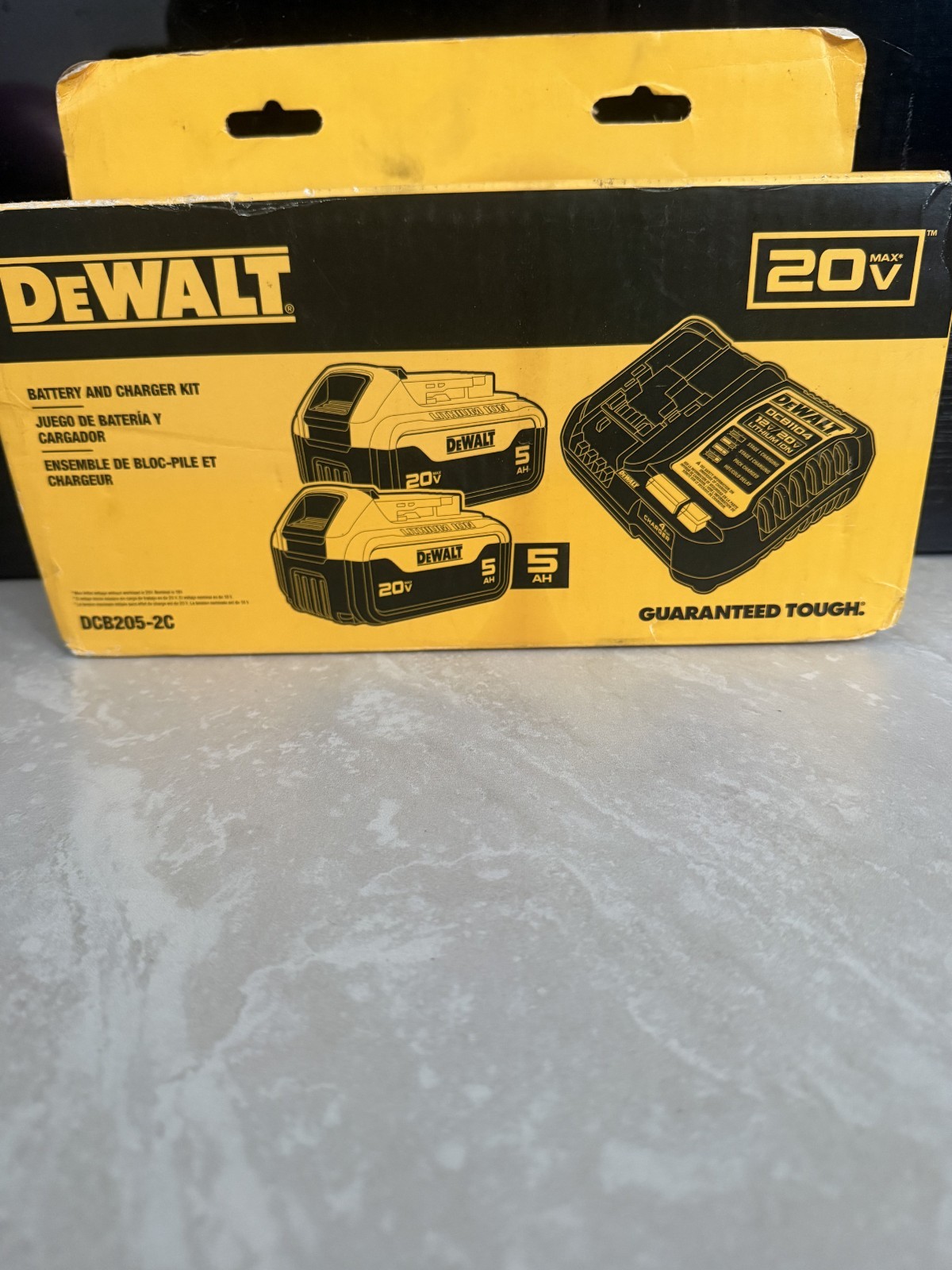 DEWALT DCB205-2CK 20V MAX Battery Starter Kit