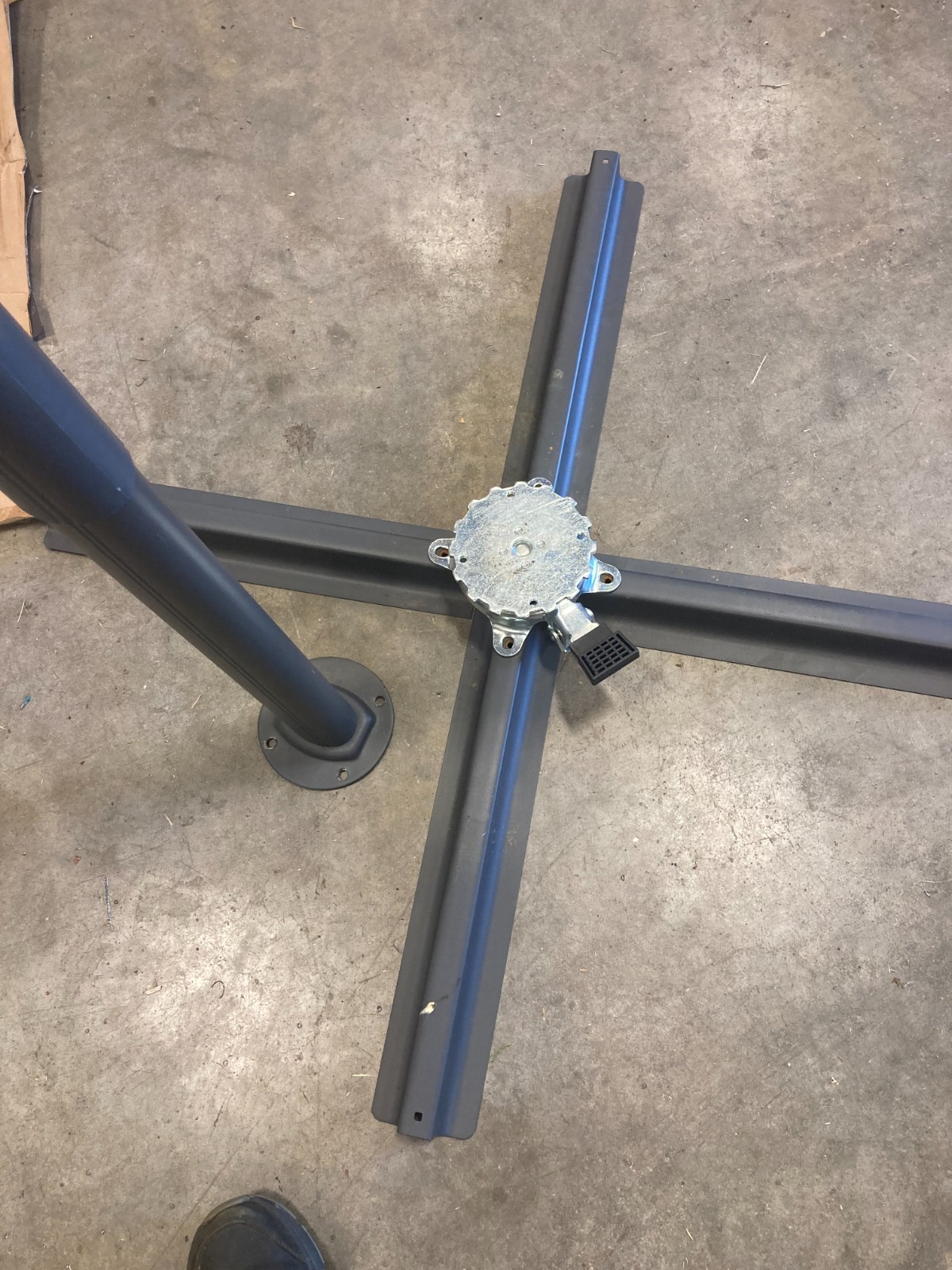 6 Cantilever Umbrella Main Base Poles ( you get 6 poles)