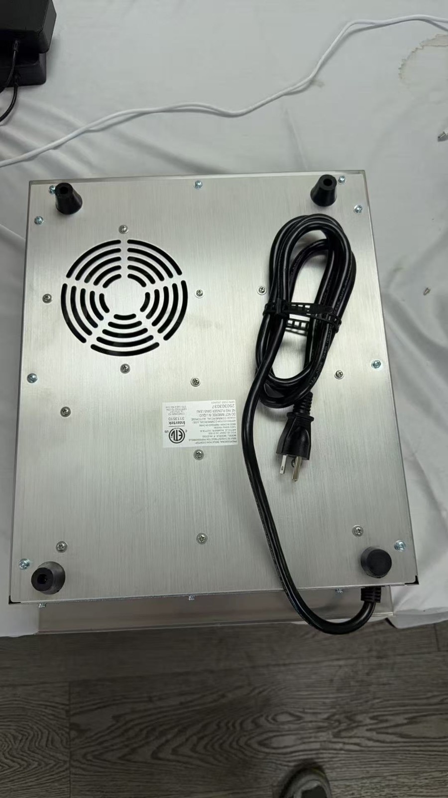 ChangBERT Commercial Induction Cooktop 1800W Portable Countertop ETL NSF 102714A