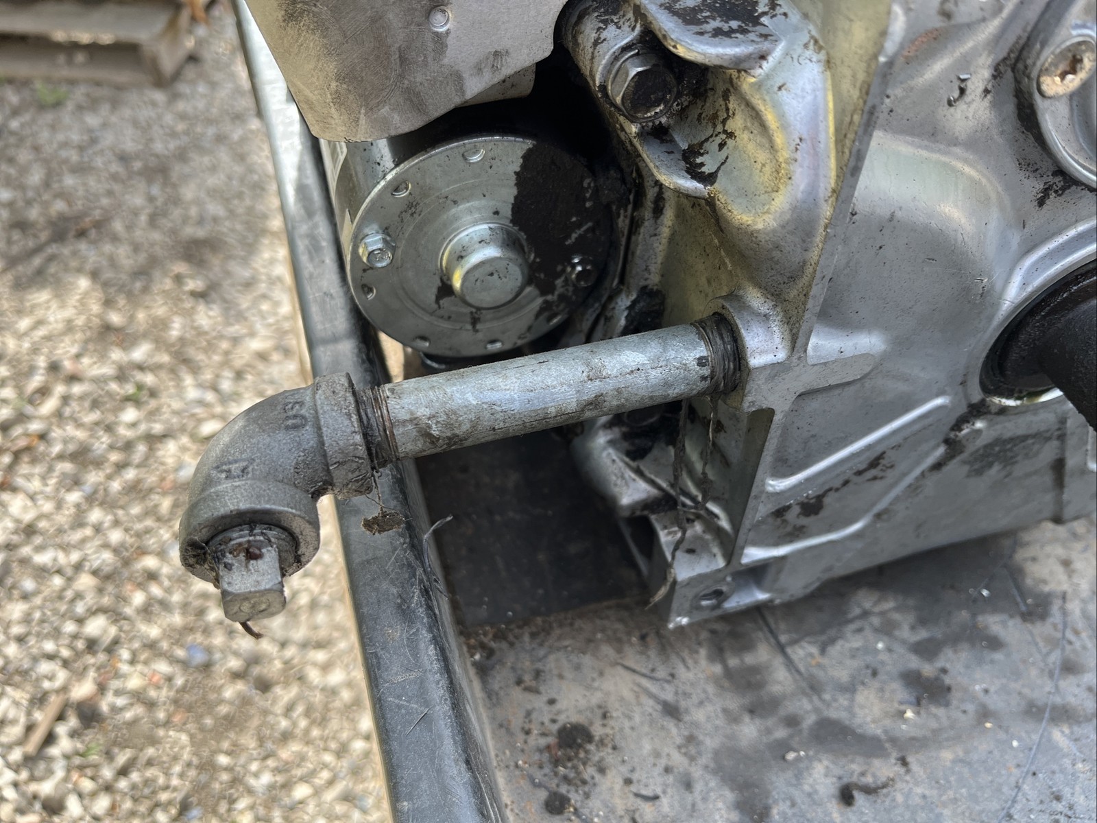 BRIGGS & STRATTON JOHN DEERE 22 HP. G4 ENGINE 407777 437hrs
