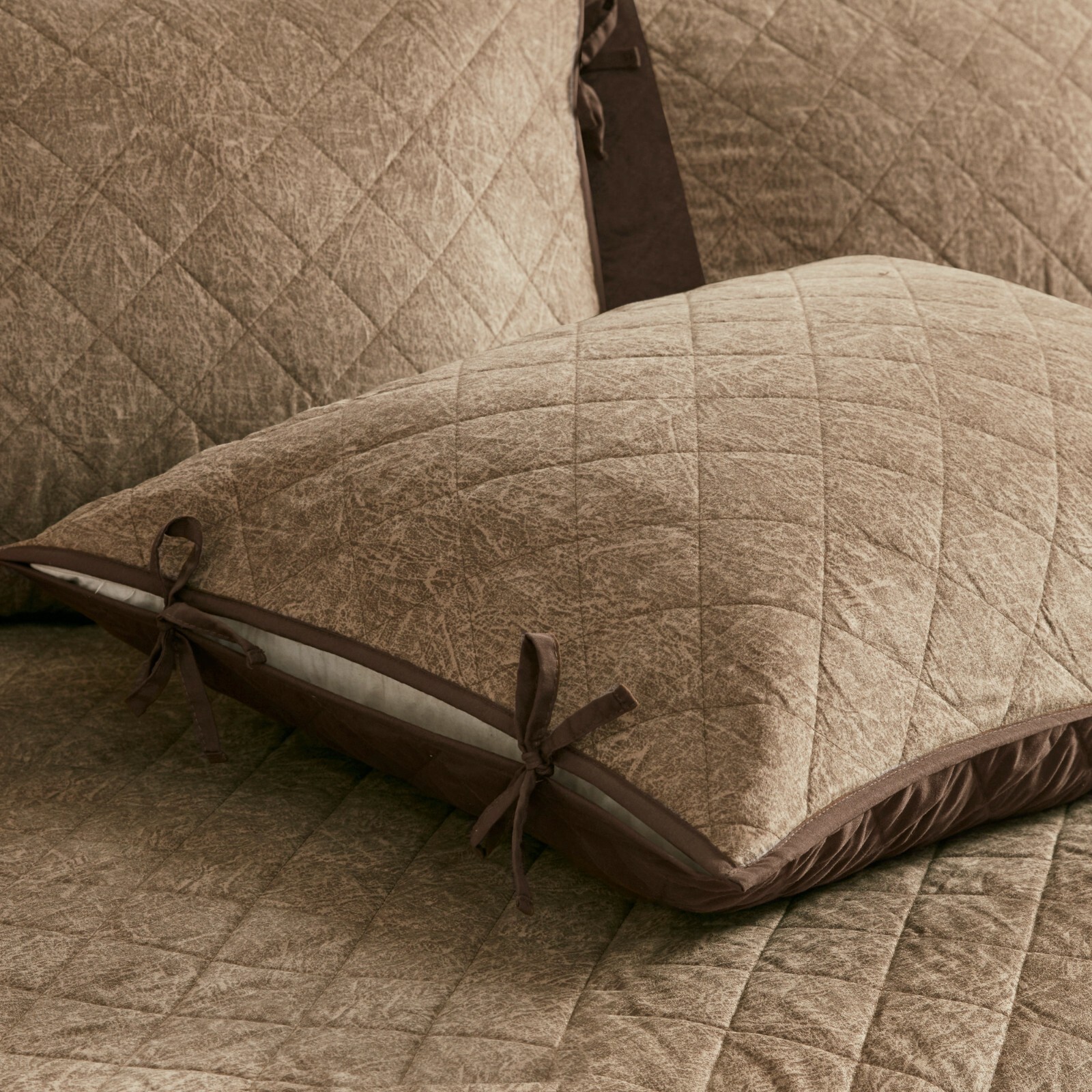 Madison Park 6 Piece Rustic Style Reversible Daybed Cover Set for Guest Room