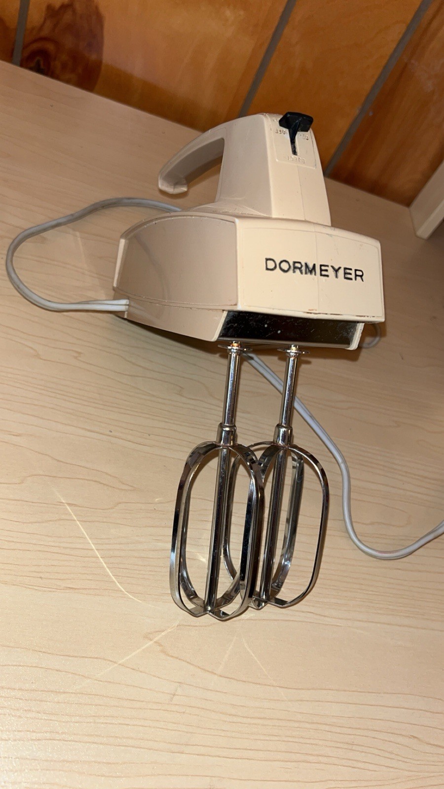 Dormeyer Handheld Electric Mixer 3-Speed White w/ 2 Beaters 100-199W