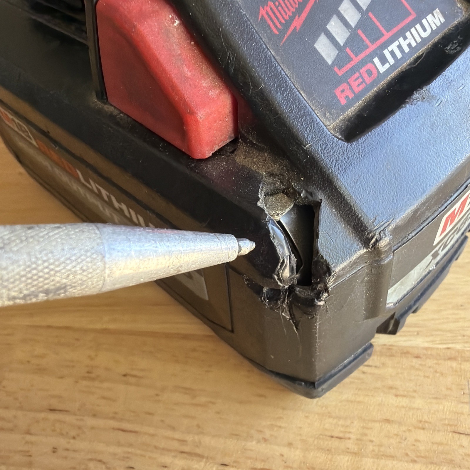 Milwaukee Tools Battery Pack M18 6ah High Output 48-11-1865 PARTS OR REPAIR READ