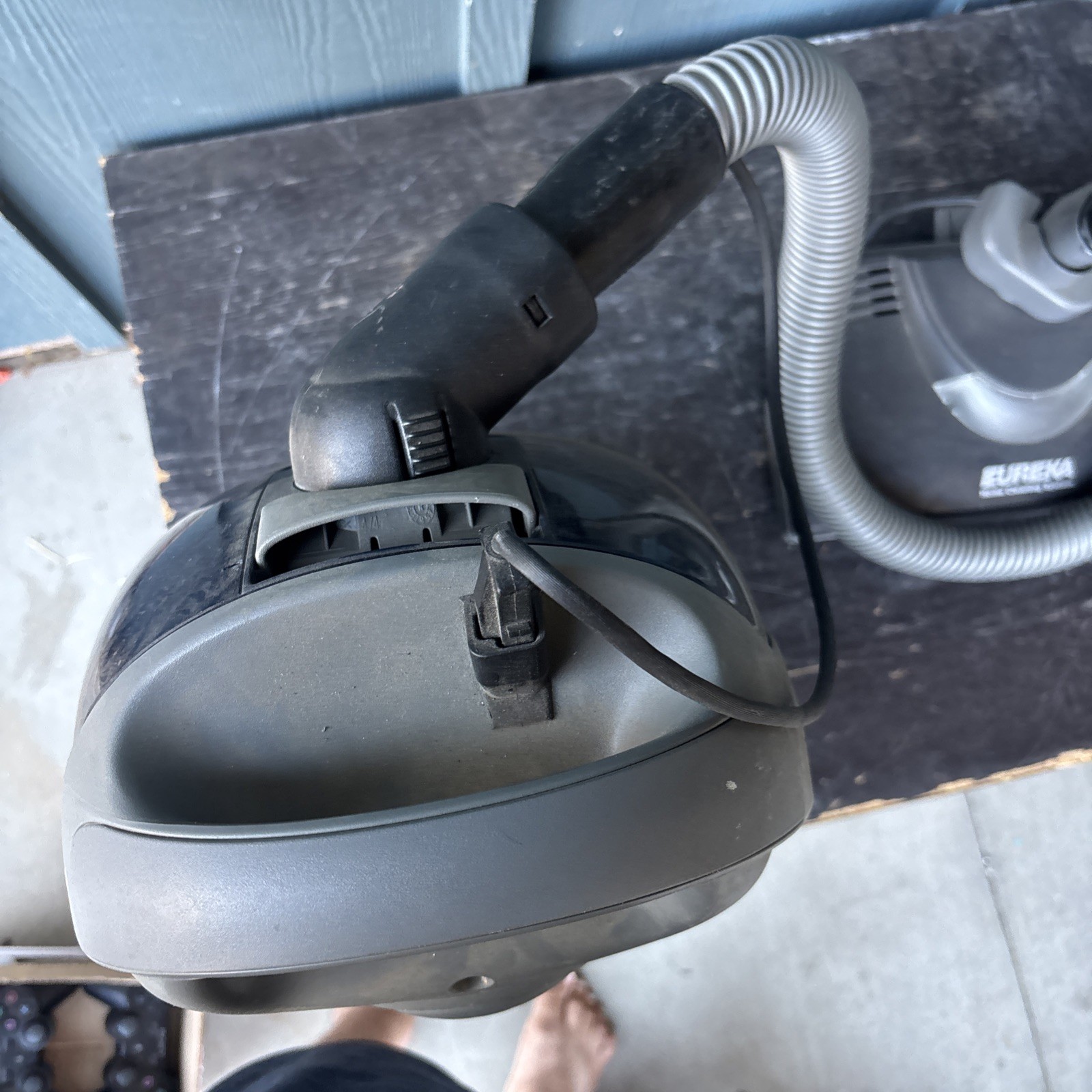 Eureka Canister Vacuum Cleaner Model 6982 Home Cleaning Made in Sweden WORKS