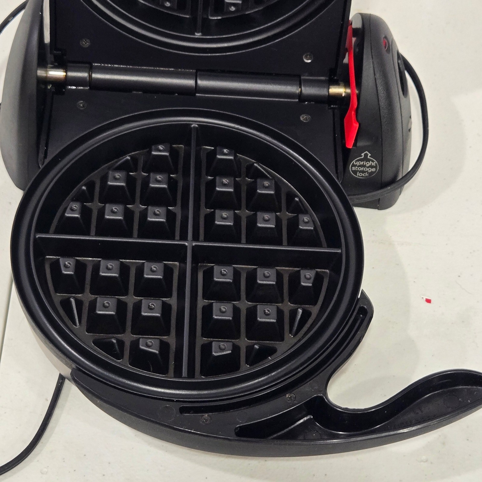 Presto FlipSide Belgian Waffle Maker 0351002 Stainless Steel Rotating 1100W