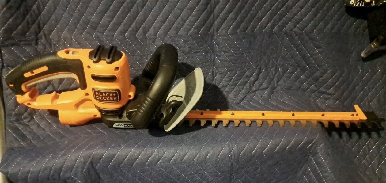 Black And Decker Electric Hedge Trimmer 20inch Blade 3/4 Inch Cut Capacity