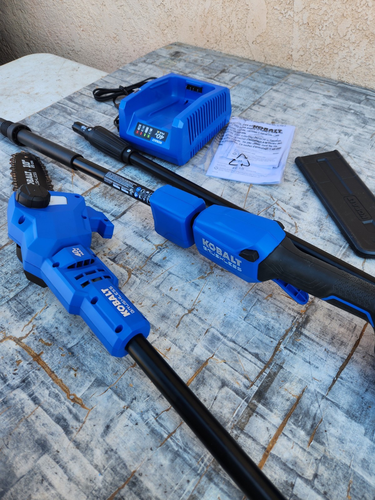Kobalt 40V Max Brushless 10″ Pole Saw With Charger No Battery Light Used
