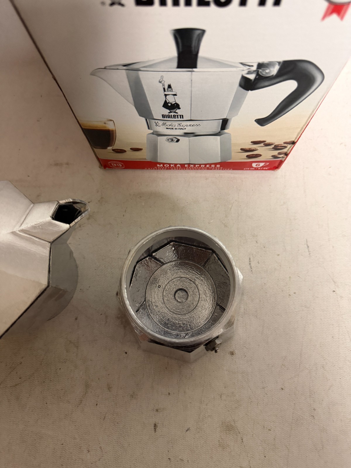 Bialetti Moka Express Coffee Maker – 6 Cup – Silver
