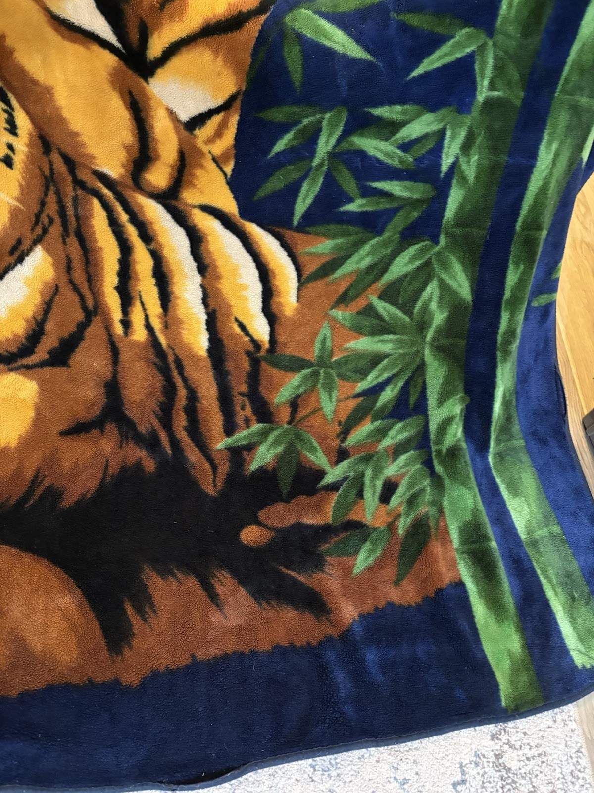 Resting Tigers Korean Mink Blanket Heavy (8.11 Lbs) Fleece 90” X 86” Soft