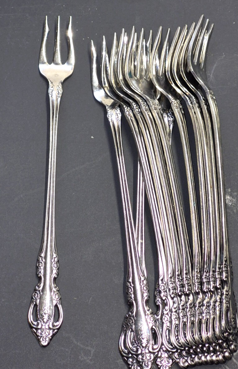 Vintage Oneida Community Brahms Flatware 144 Pieces See Description For List