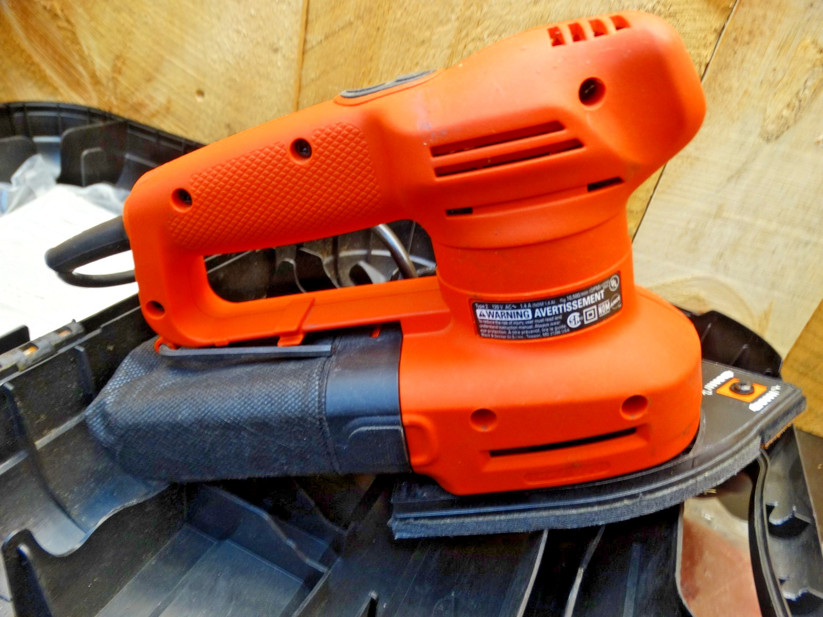 Black & Decker RO600 Corded Sand Storm 3-in- 1 Sander w/Case & Sanding Pads