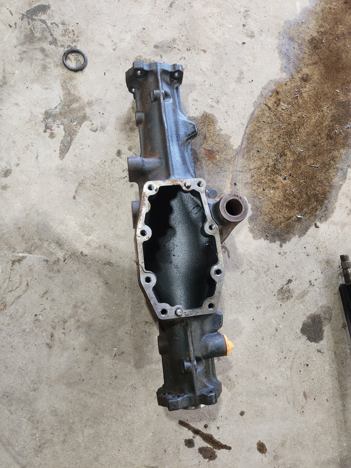 John Deere 2210 2305 Front Axle Housing