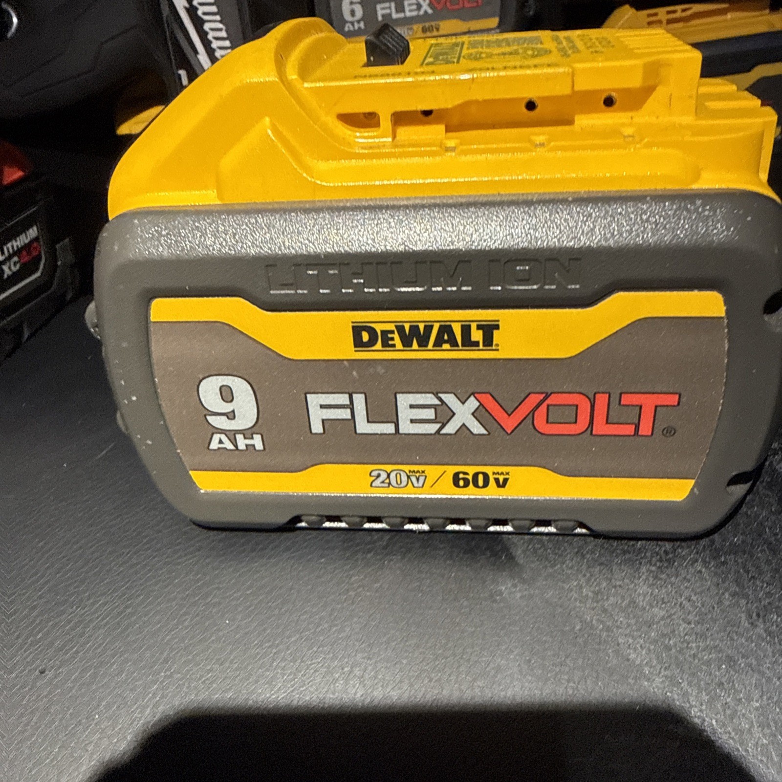 DEWALT DCB609 60v/20v 9AH. FLEX VOLT BATTERY