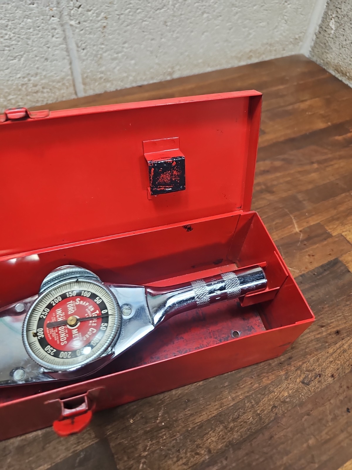 G59- Snap On Torq- Meter, Model TE25A 3/8 Drive Original Vintage Metal Box 1970s
