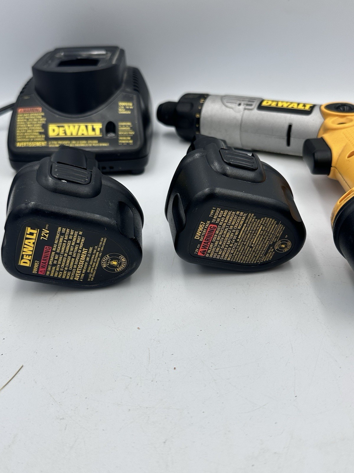 DeWalt DW920 7.2V Cordless Pivoting Screwdriver w/ 3 Batteries, Charger & Case