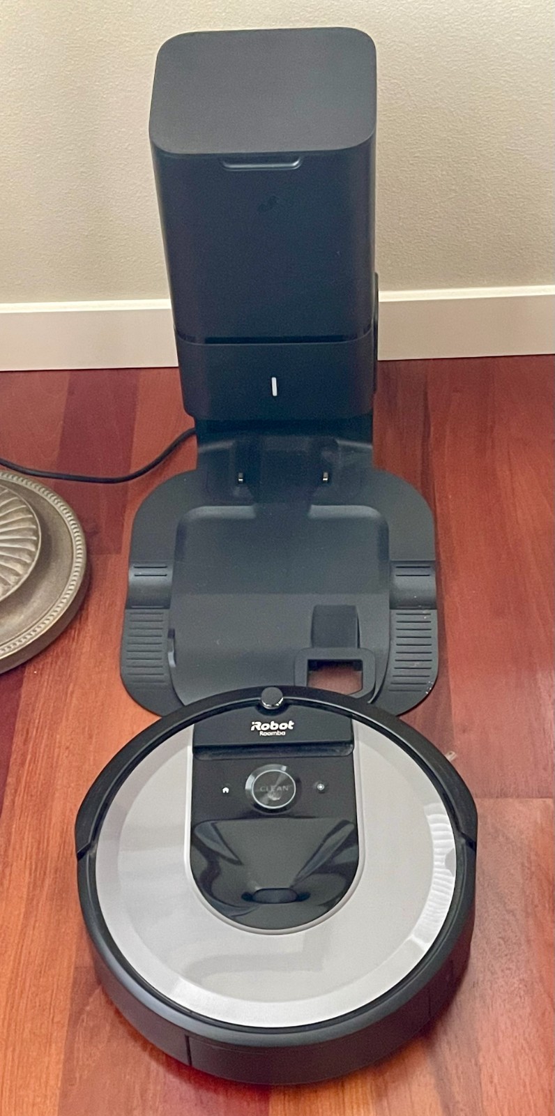 iRobot Roomba i8+ with Clean Base – One‑Owner, Very Clean + 10 Bags, 2 Filters