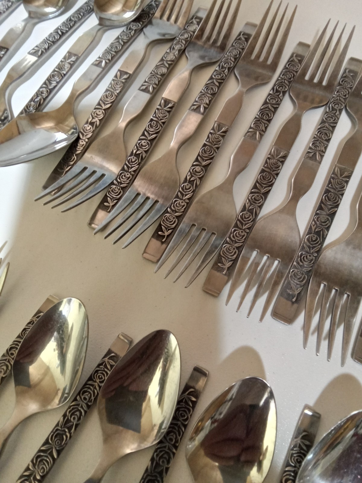63pc Lifetime LCU 28 Roses Stainless Steel Flatware Set MCM
