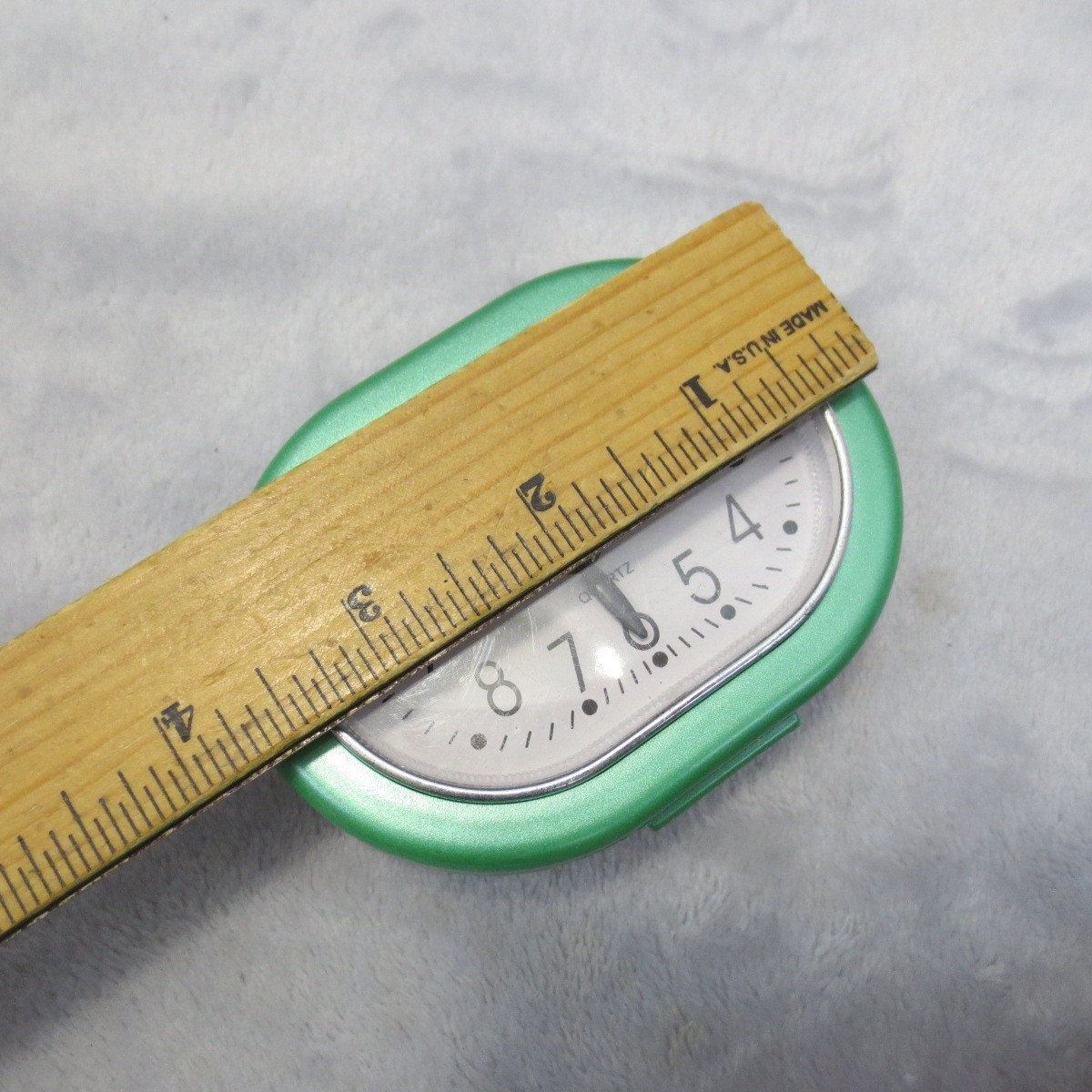 Travel Analog Alarm Clock Battery Operated Green & White Small Desktop 3.5″