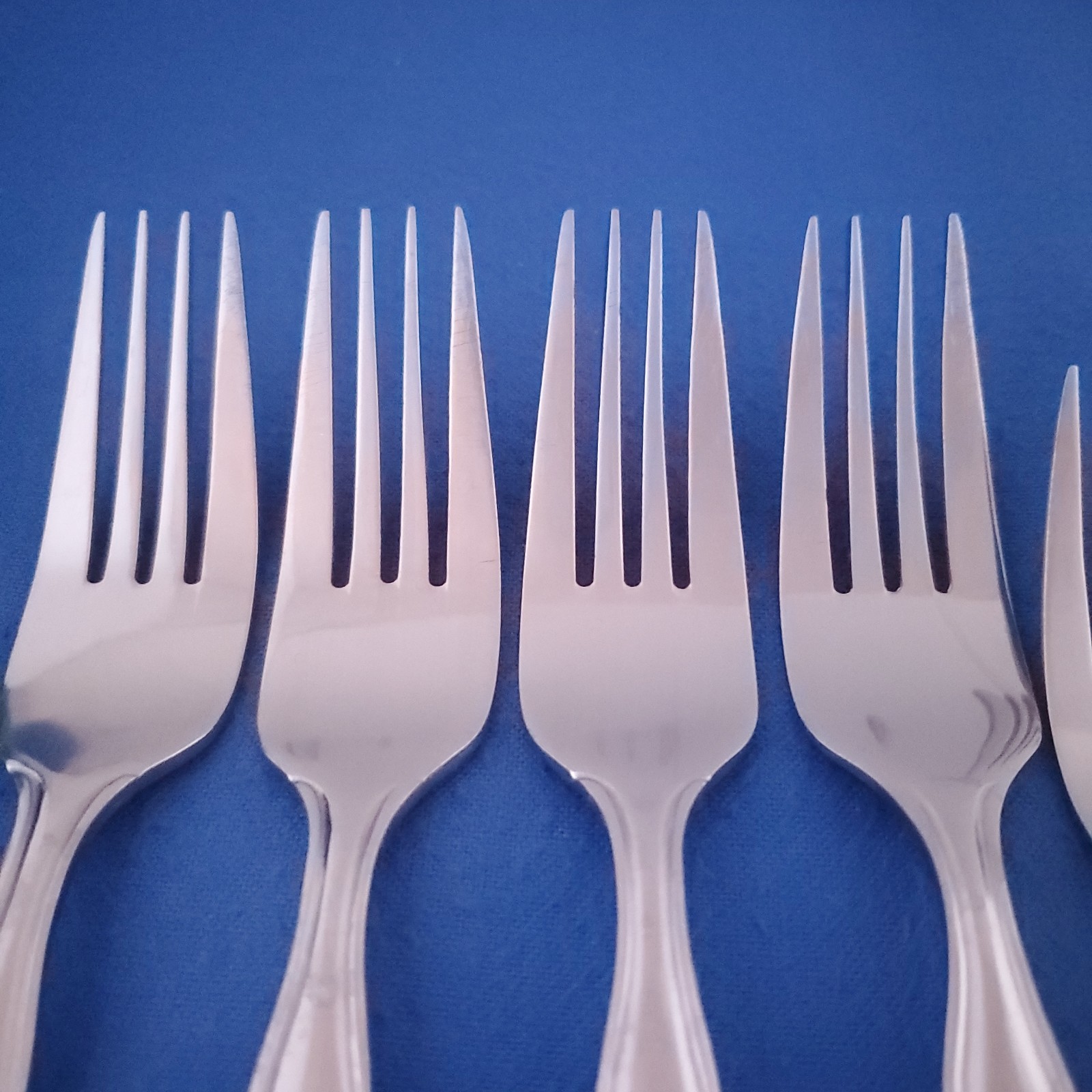 Hampton Unknown Pattern (4) Dinner Forks, (4) Salad Forks & (3) Soup Spoons