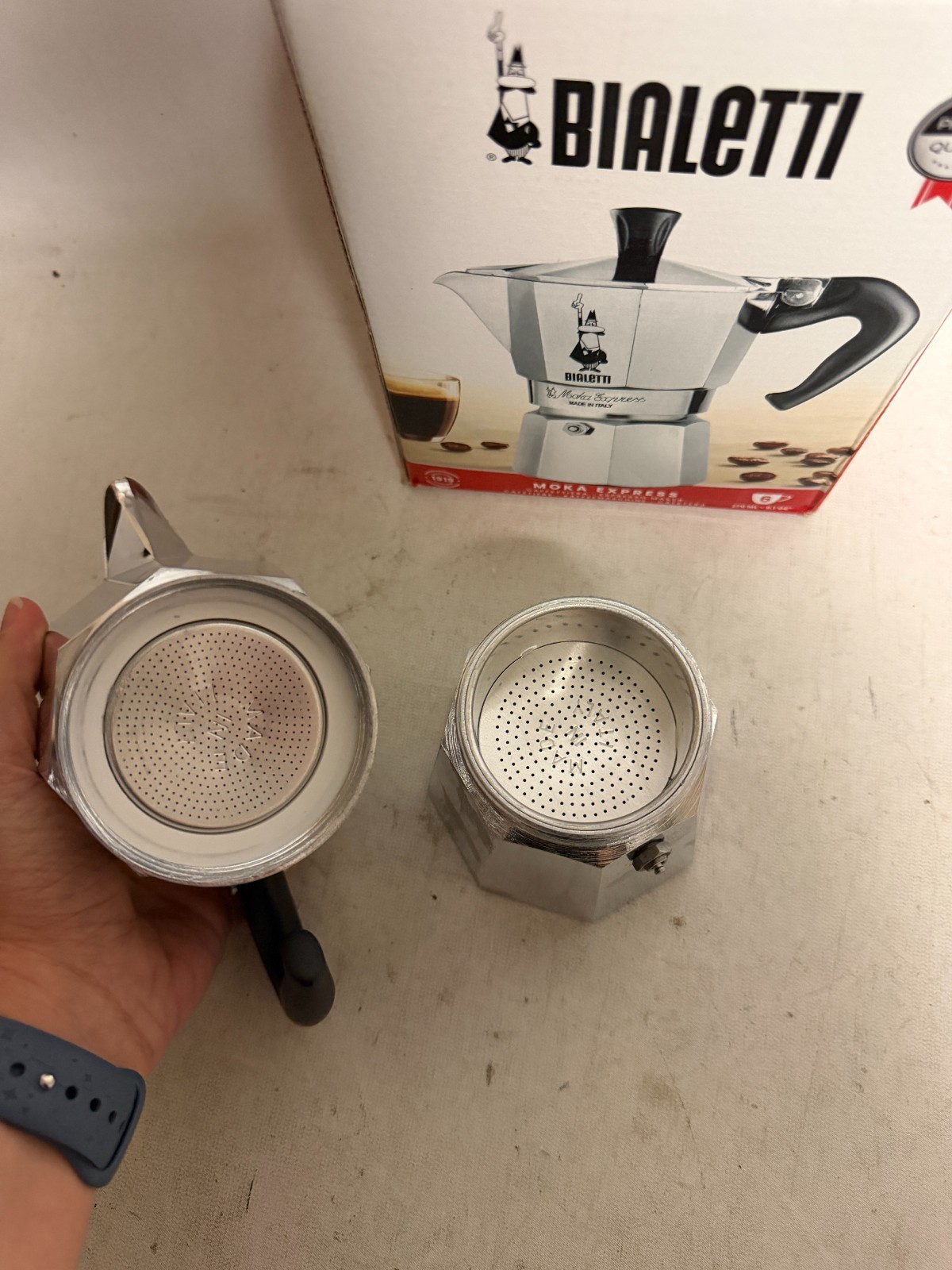 Bialetti Moka Express Coffee Maker – 6 Cup – Silver