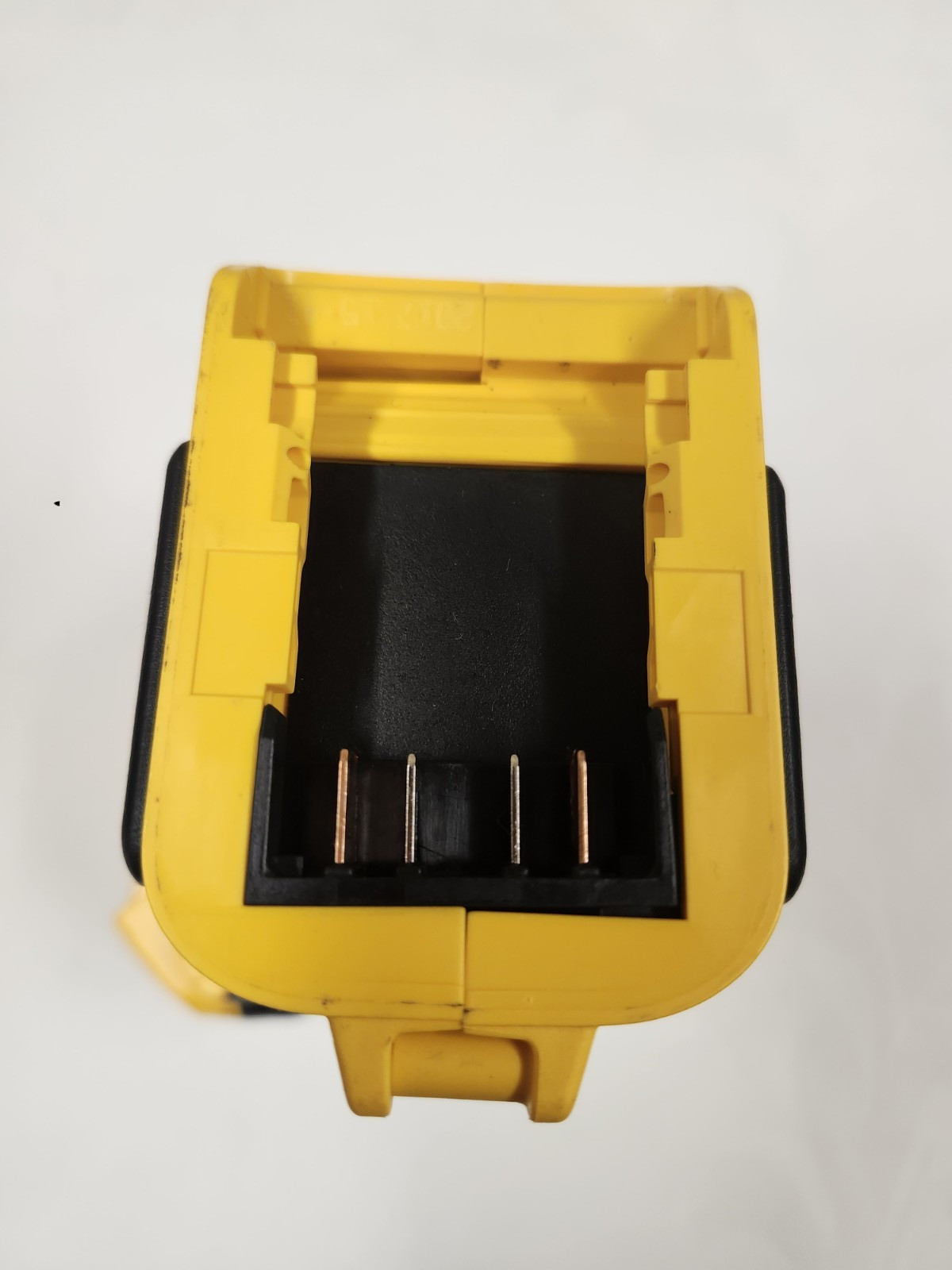 Dewalt DCF885 20V MAX 1/4″ Brushed Impact Driver with Battery **MINT**