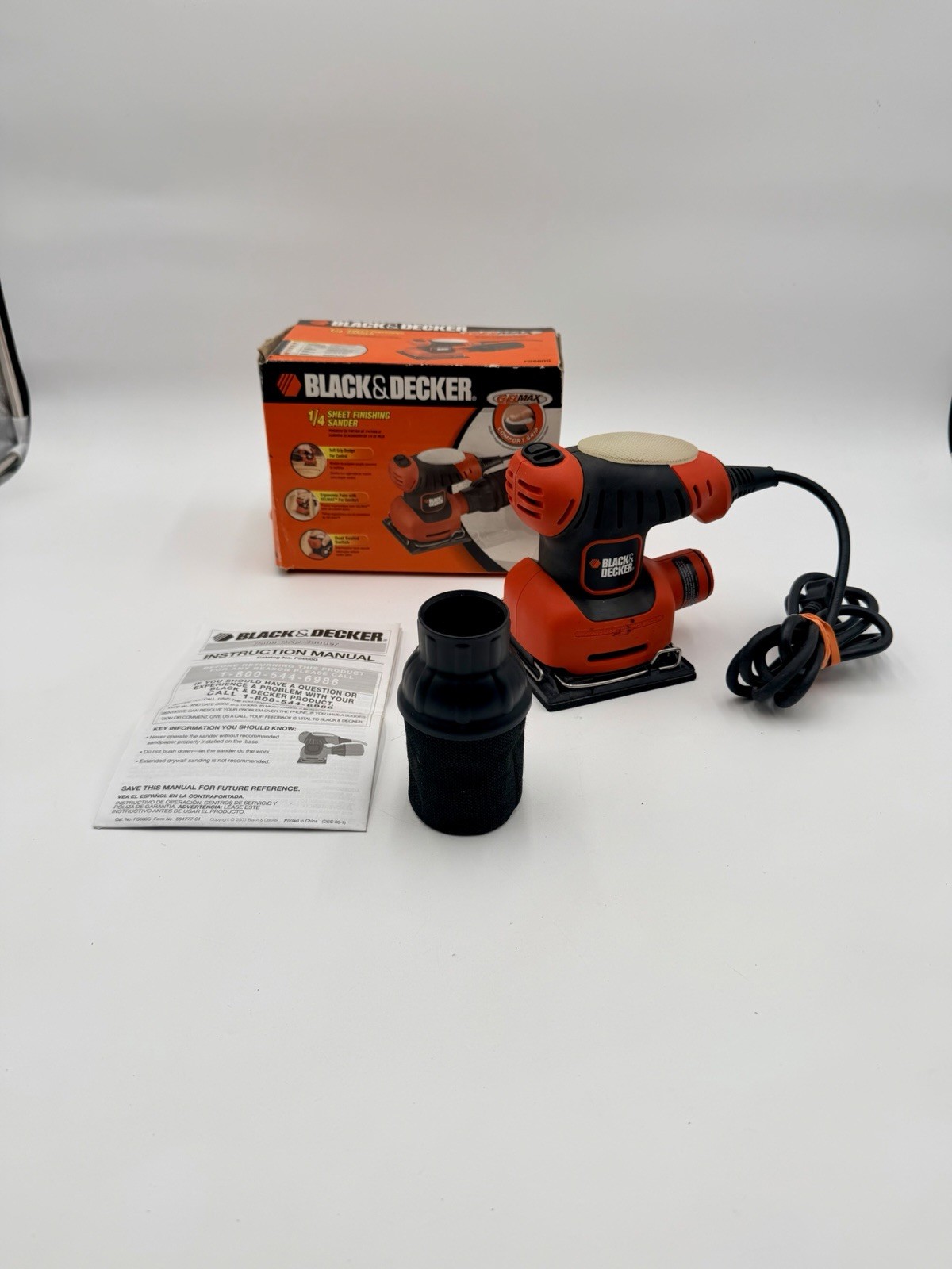 Black+Decker FS600G Type 1 1/4 Sheet Finishing Palm Sander Corded W Bag Working