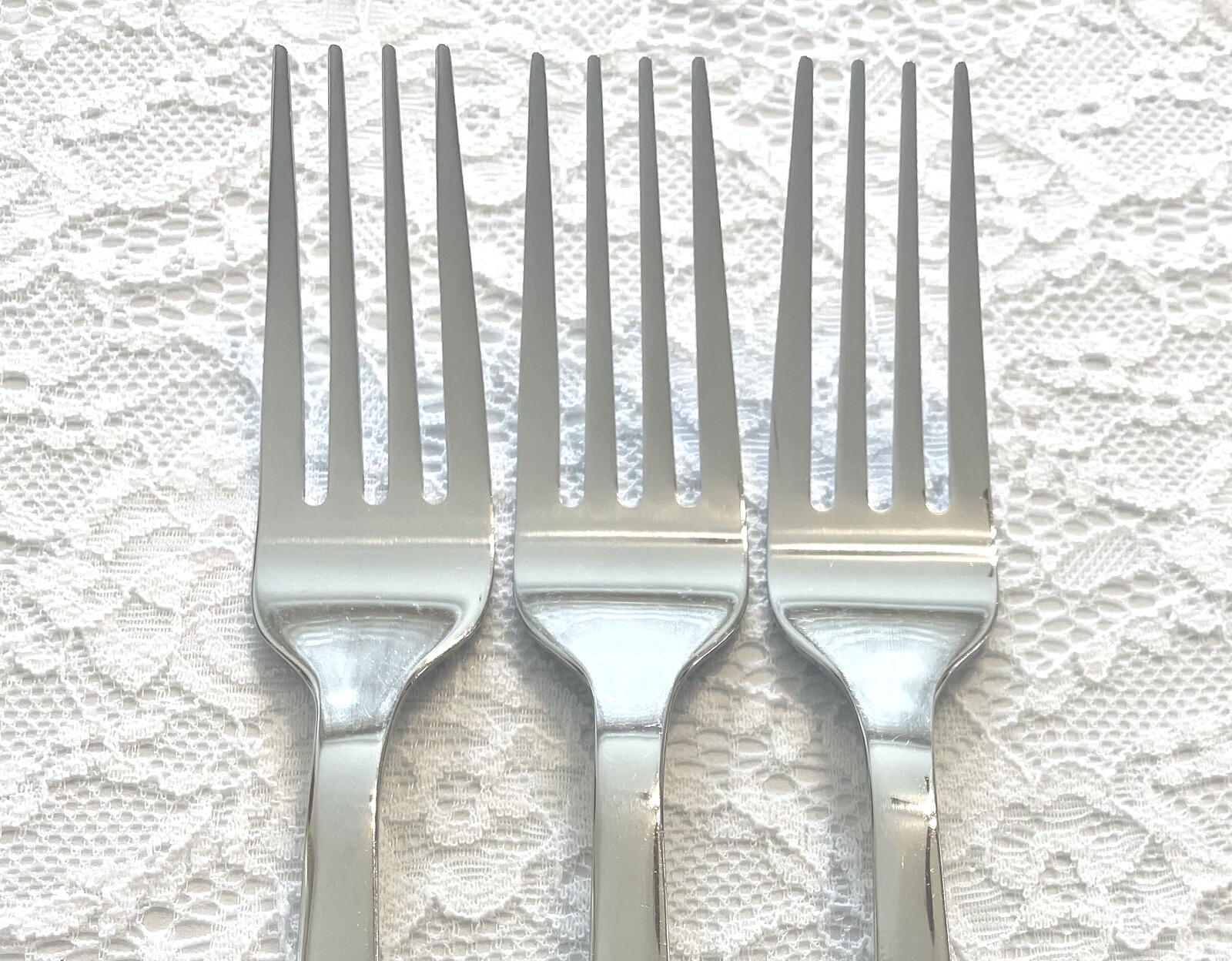 (3) Cambridge UNKNOWN PATTERN 8 1/8″ Stainless Dinner Forks ~ FREE SHIPPING